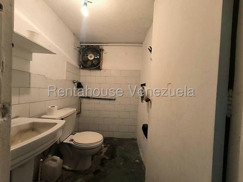 Comercial (Local Comercial) en Venta en Los Chaguaramos, Distrito Metropolitano - 16