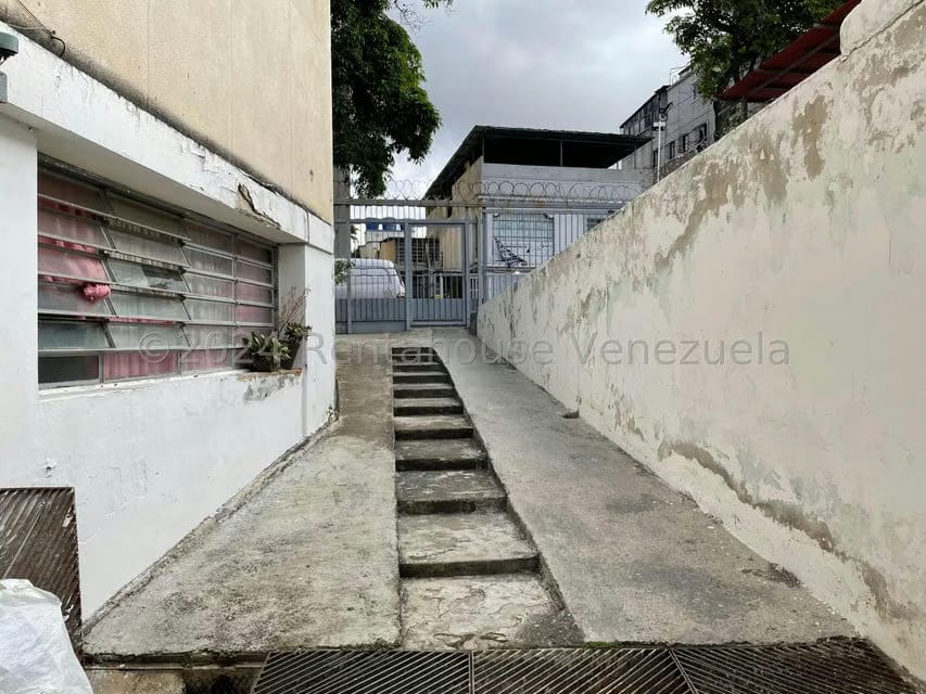 Comercial (Local Comercial) en Venta en Los Chaguaramos, Distrito Metropolitano - 19