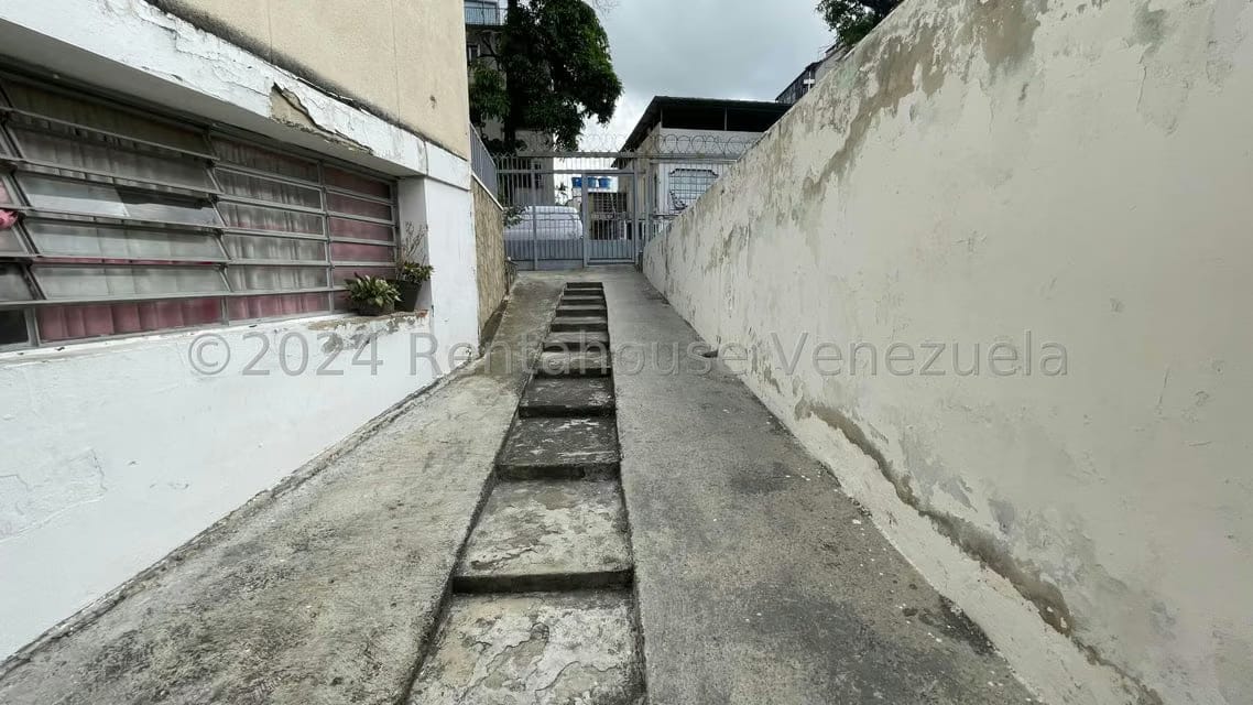 Comercial (Local Comercial) en Venta en Los Chaguaramos, Distrito Metropolitano - 3