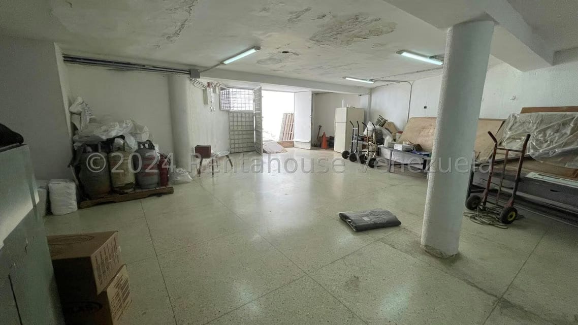 Comercial (Local Comercial) en Venta en Los Chaguaramos, Distrito Metropolitano - 4