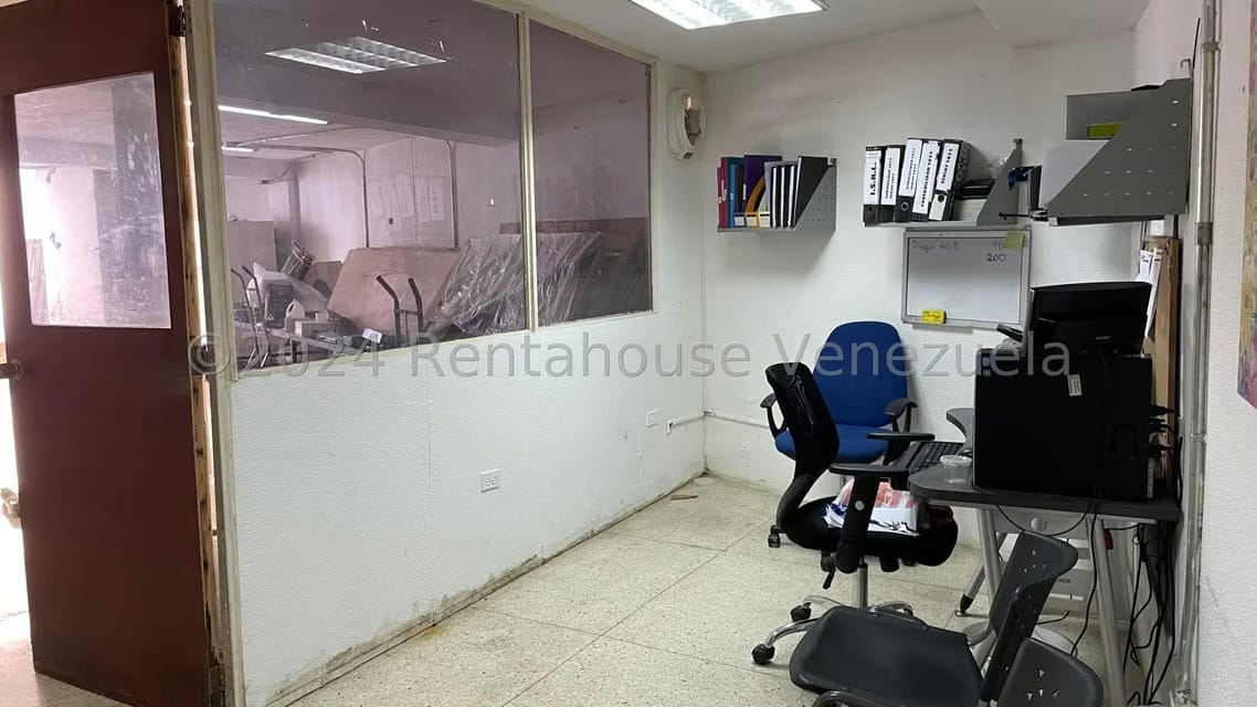 Comercial (Local Comercial) en Venta en Los Chaguaramos, Distrito Metropolitano - 6