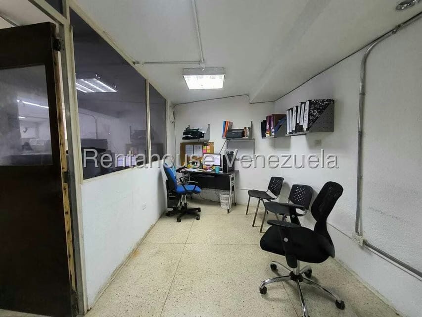 Comercial (Local Comercial) en Venta en Los Chaguaramos, Distrito Metropolitano - 7