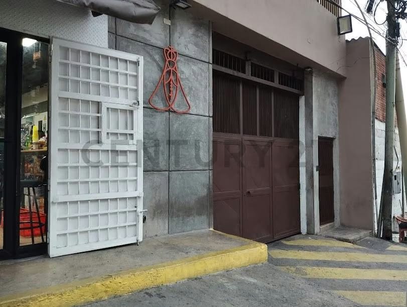 Amplio local a remodelar a sus necesidades - 13