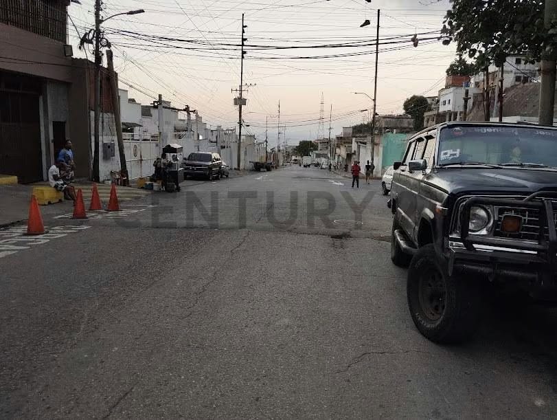 Amplio local a remodelar a sus necesidades - 14