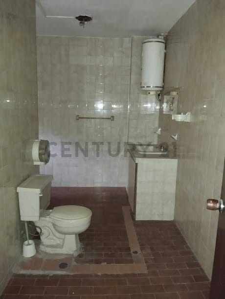 Amplio local a remodelar a sus necesidades - 5