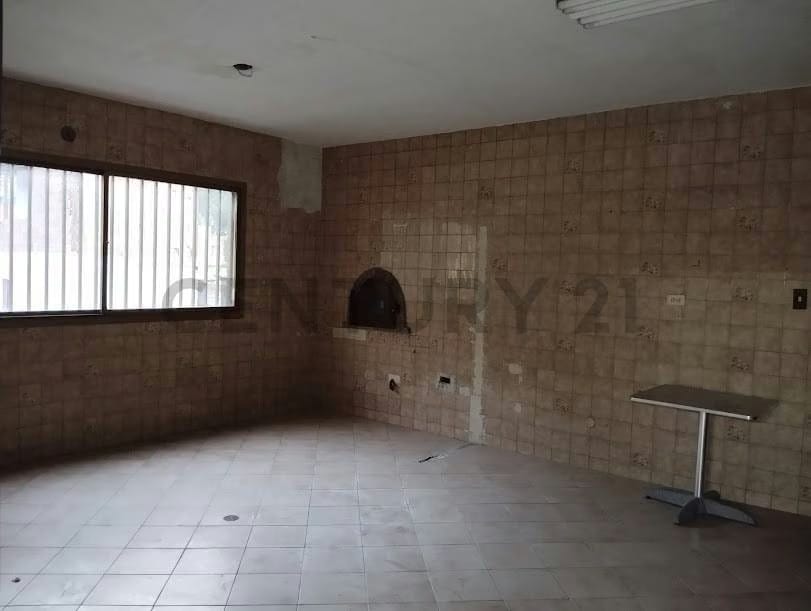 Amplio local a remodelar a sus necesidades - 10