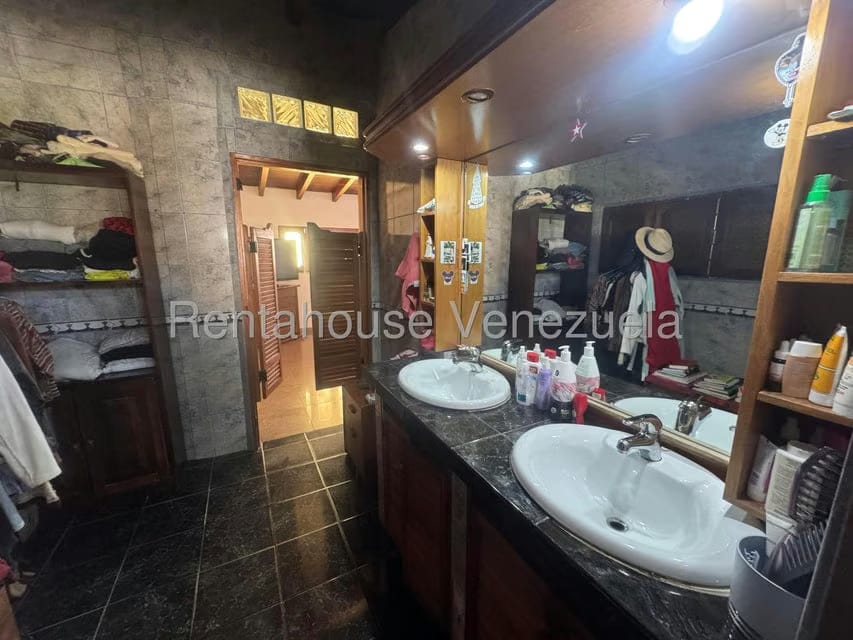 Casa (Duplex) en Venta en Los Naranjos del Cafetal, Distrito Metropolitano - 42