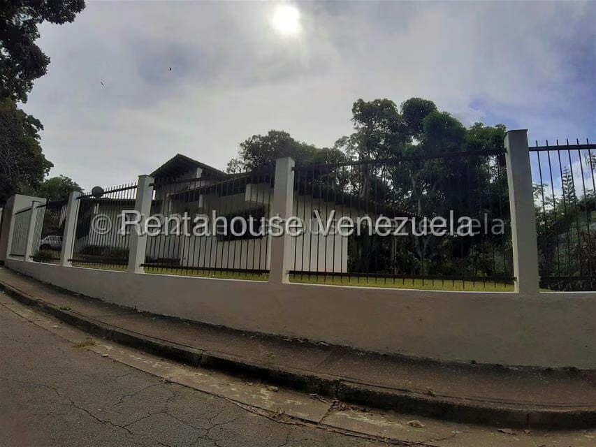 Casa (1 Nivel) en Venta en Prados del Este, Distrito Metropolitano - 3