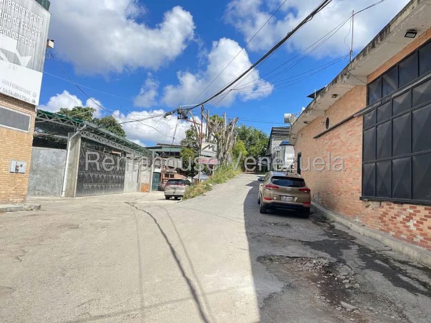 Comercial (Galpon - Deposito) en Alquiler en Baruta, Distrito Metropolitano - 2