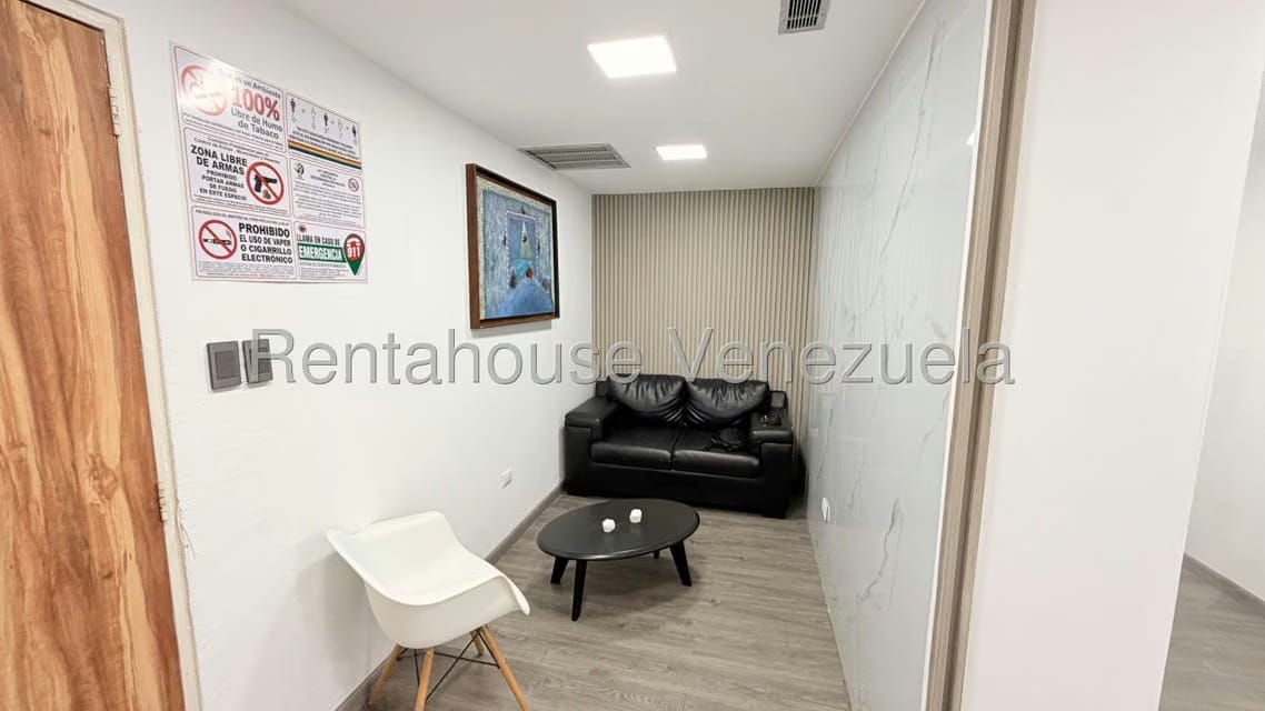 Comercial (Oficina) en Alquiler en Los Cortijos de Lourdes, Distrito Metropolitano - 2