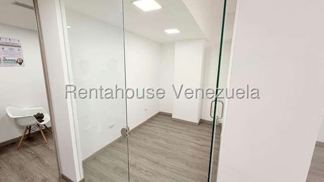 Comercial (Oficina) en Alquiler en Los Cortijos de Lourdes, Distrito Metropolitano - 4