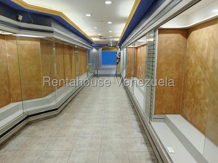 Comercial (Edificio) en Venta en Parroquia Catedral, Distrito Metropolitano - 2