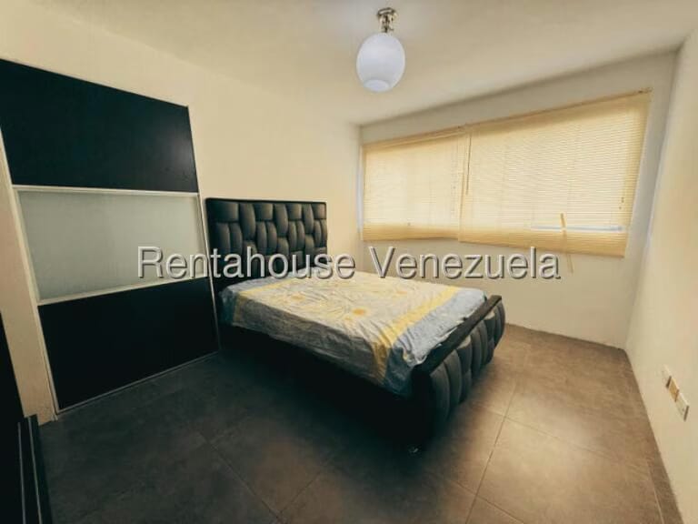Apartamento (1 Nivel) en Alquiler en Parque Caiza, Distrito Metropolitano - 8