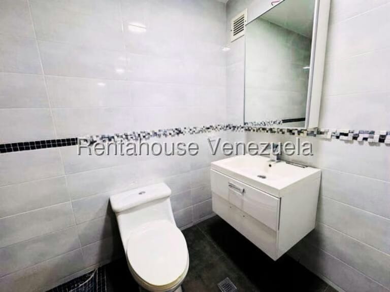 Apartamento (1 Nivel) en Alquiler en Parque Caiza, Distrito Metropolitano - 10