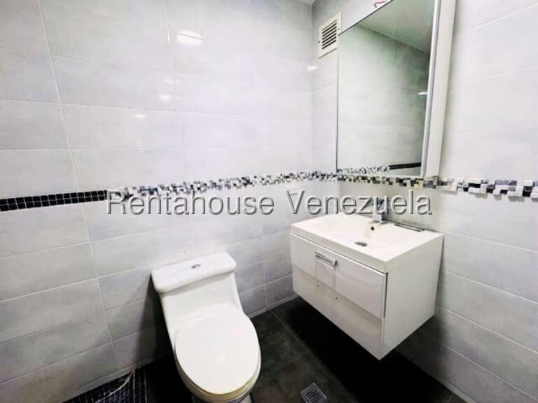 Apartamento (1 Nivel) en Alquiler en Miravila, Distrito Metropolitano - 10