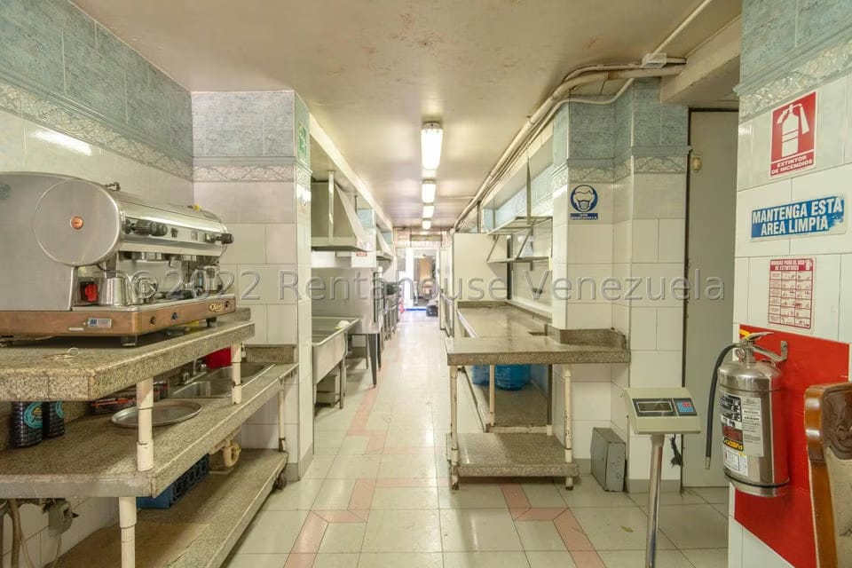 Comercial (Local Comercial) en Venta en La Atlantida, Vargas - 16
