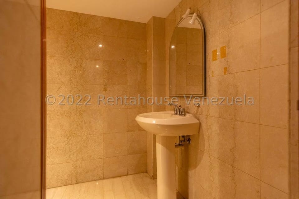 Comercial (Local Comercial) en Venta en La Atlantida, Vargas - 31