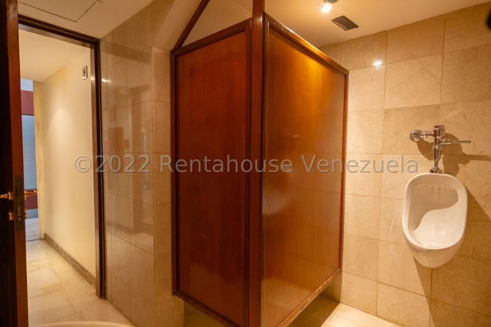 Comercial (Local Comercial) en Venta en La Atlantida, Vargas - 32