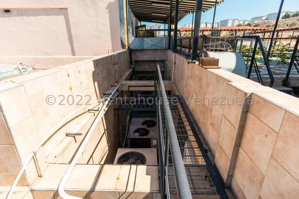 Comercial (Local Comercial) en Venta en La Atlantida, Vargas - 33