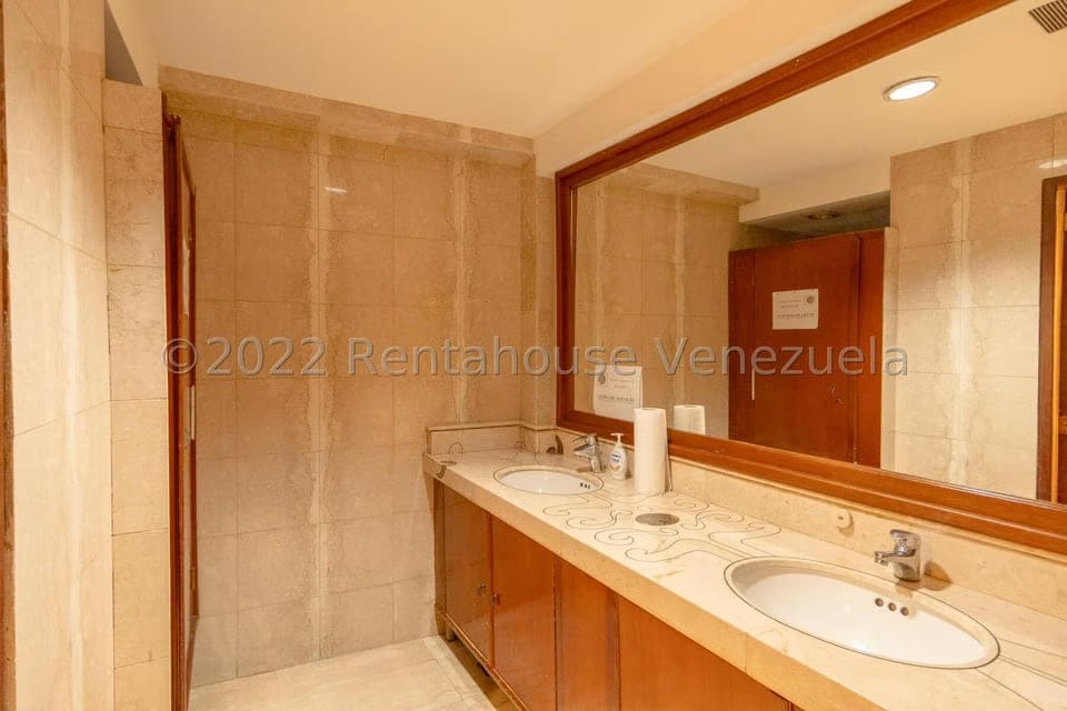 Comercial (Local Comercial) en Venta en La Atlantida, Vargas - 36