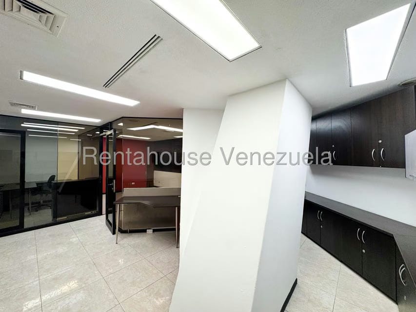Comercial (Local Comercial) en Alquiler en Chuao, Distrito Metropolitano - 12