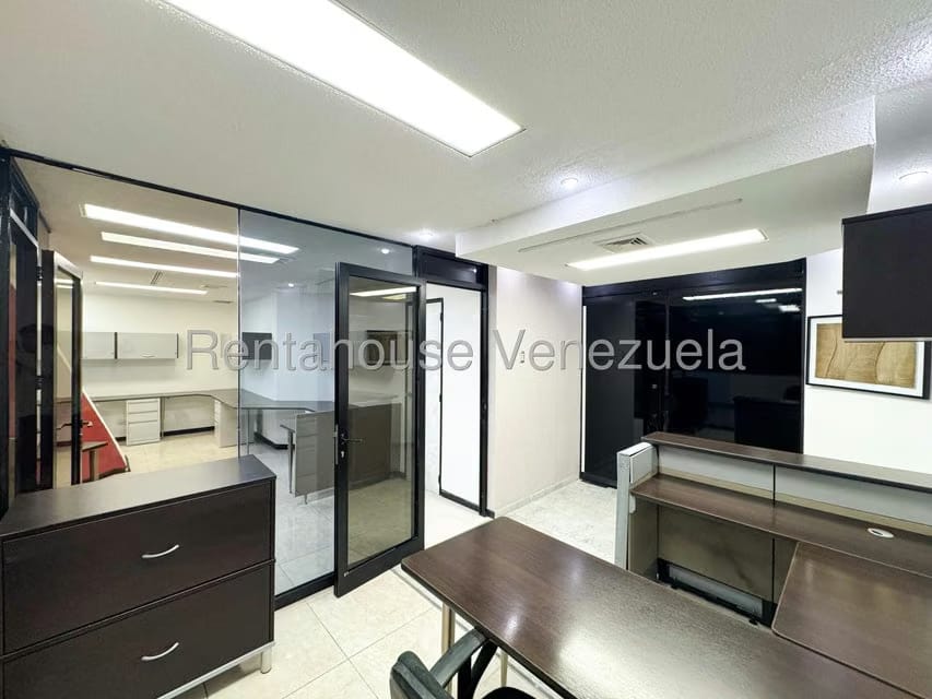 Comercial (Local Comercial) en Alquiler en Chuao, Distrito Metropolitano - 17