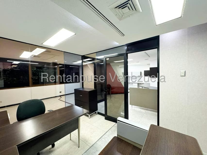 Comercial (Local Comercial) en Alquiler en Chuao, Distrito Metropolitano - 18