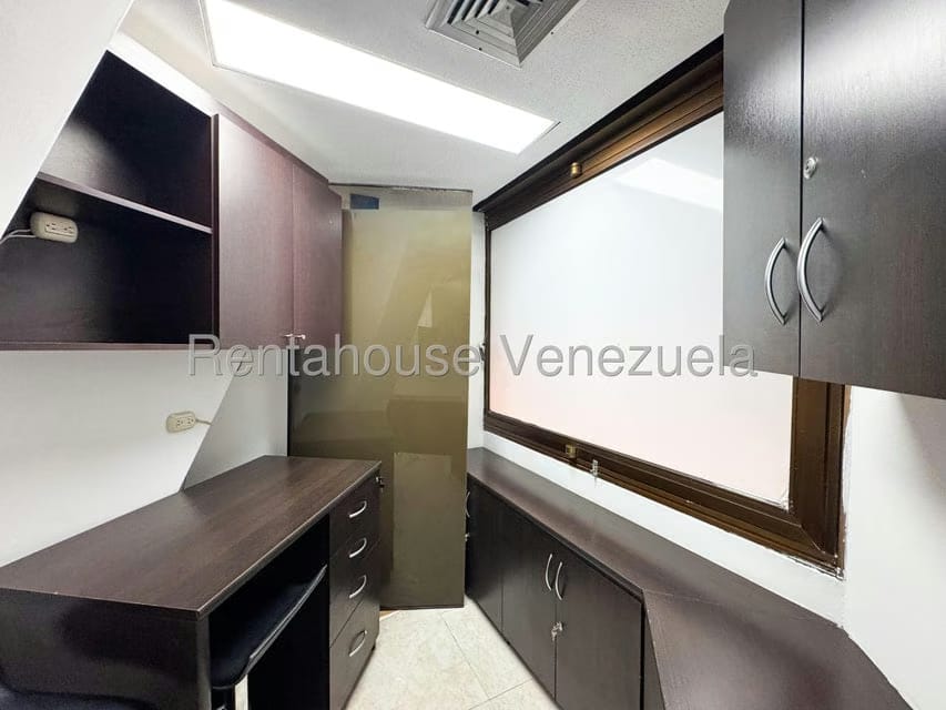 Comercial (Local Comercial) en Alquiler en Chuao, Distrito Metropolitano - 4