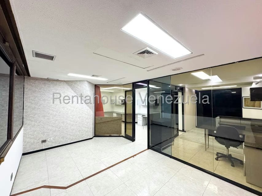Comercial (Local Comercial) en Alquiler en Chuao, Distrito Metropolitano - 9