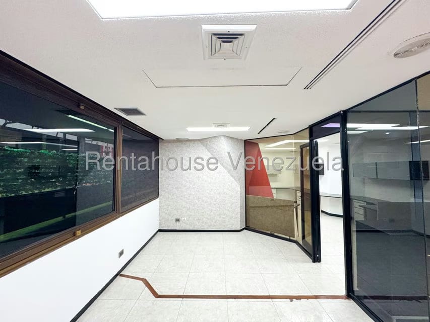 Comercial (Local Comercial) en Alquiler en Chuao, Distrito Metropolitano - 10