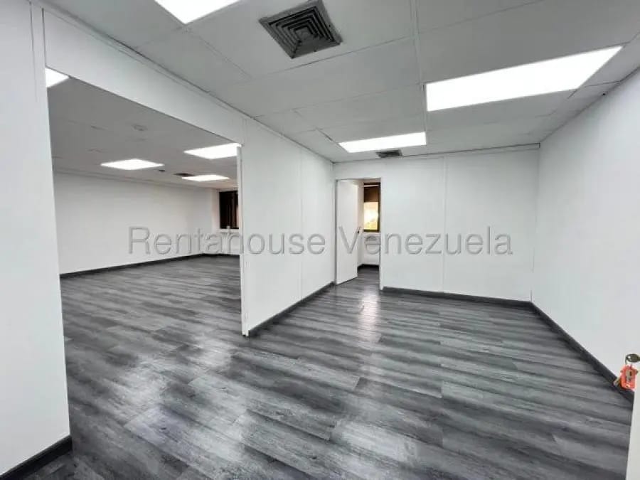 Oficina en Alquiler en la california norte Caracas