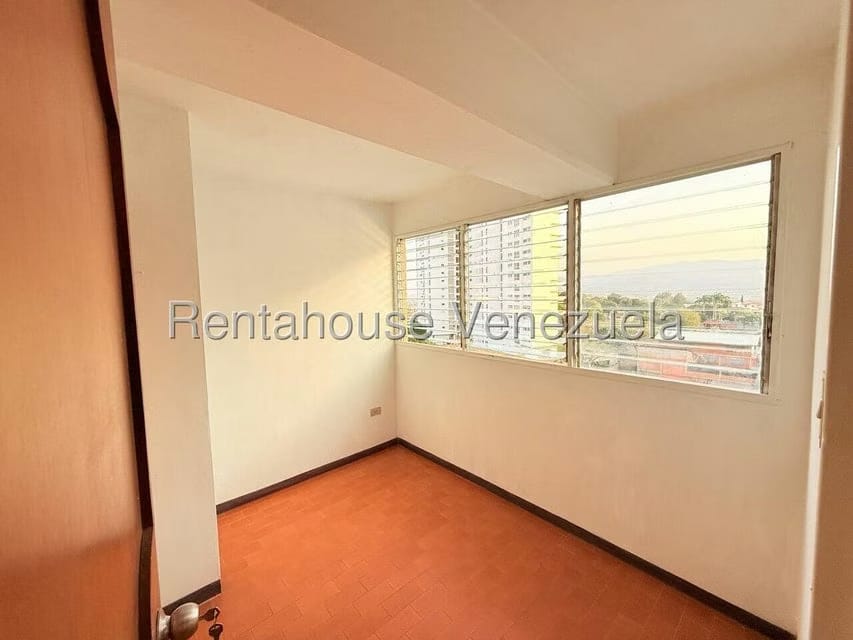 Apartamento (1 Nivel) en Alquiler en Parroquia Santa Rosa, Lara - 27