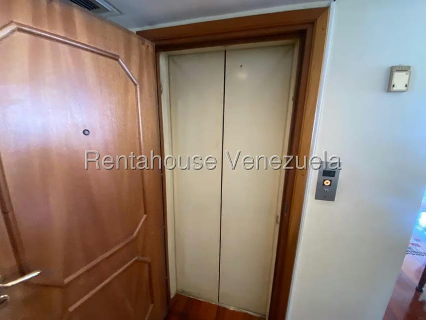 Apartamento (1 Nivel) en Venta en La Florida, Distrito Metropolitano - 2