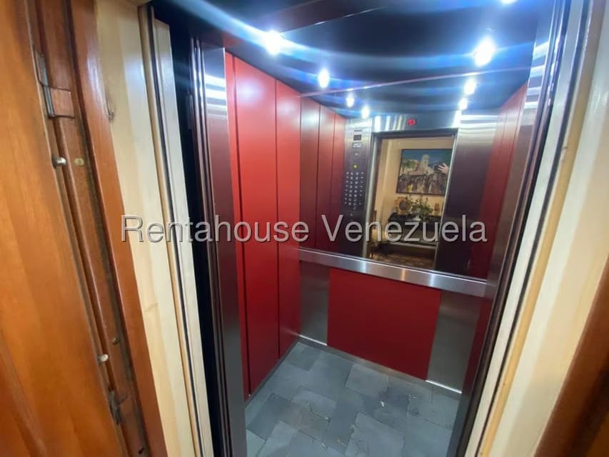 Apartamento (1 Nivel) en Venta en La Florida, Distrito Metropolitano - 3