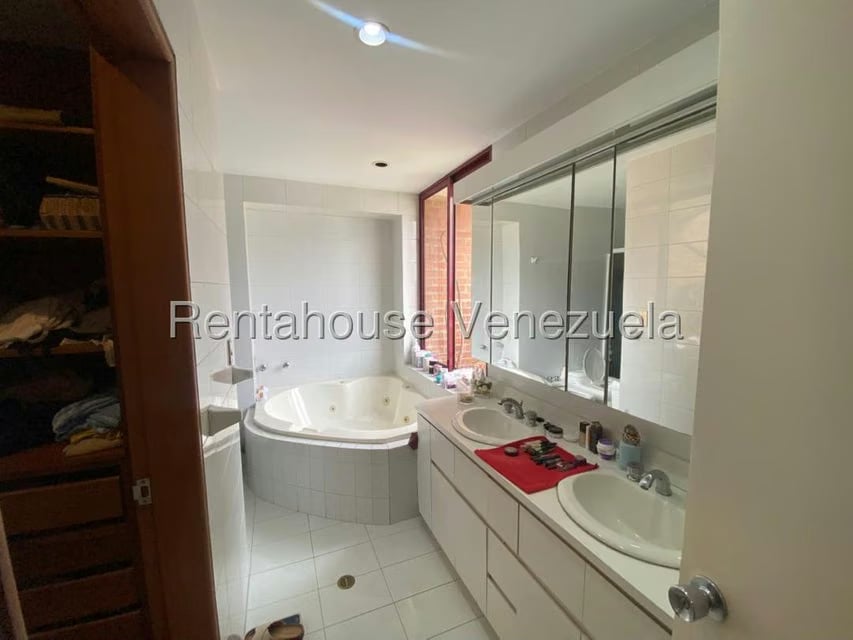 Apartamento (1 Nivel) en Venta en La Florida, Distrito Metropolitano - 23