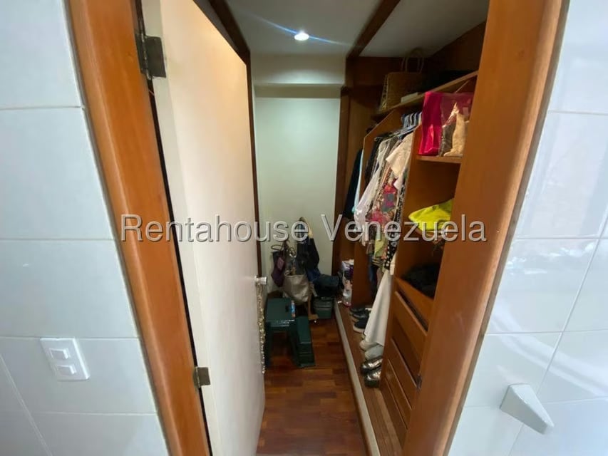 Apartamento (1 Nivel) en Venta en La Florida, Distrito Metropolitano - 24
