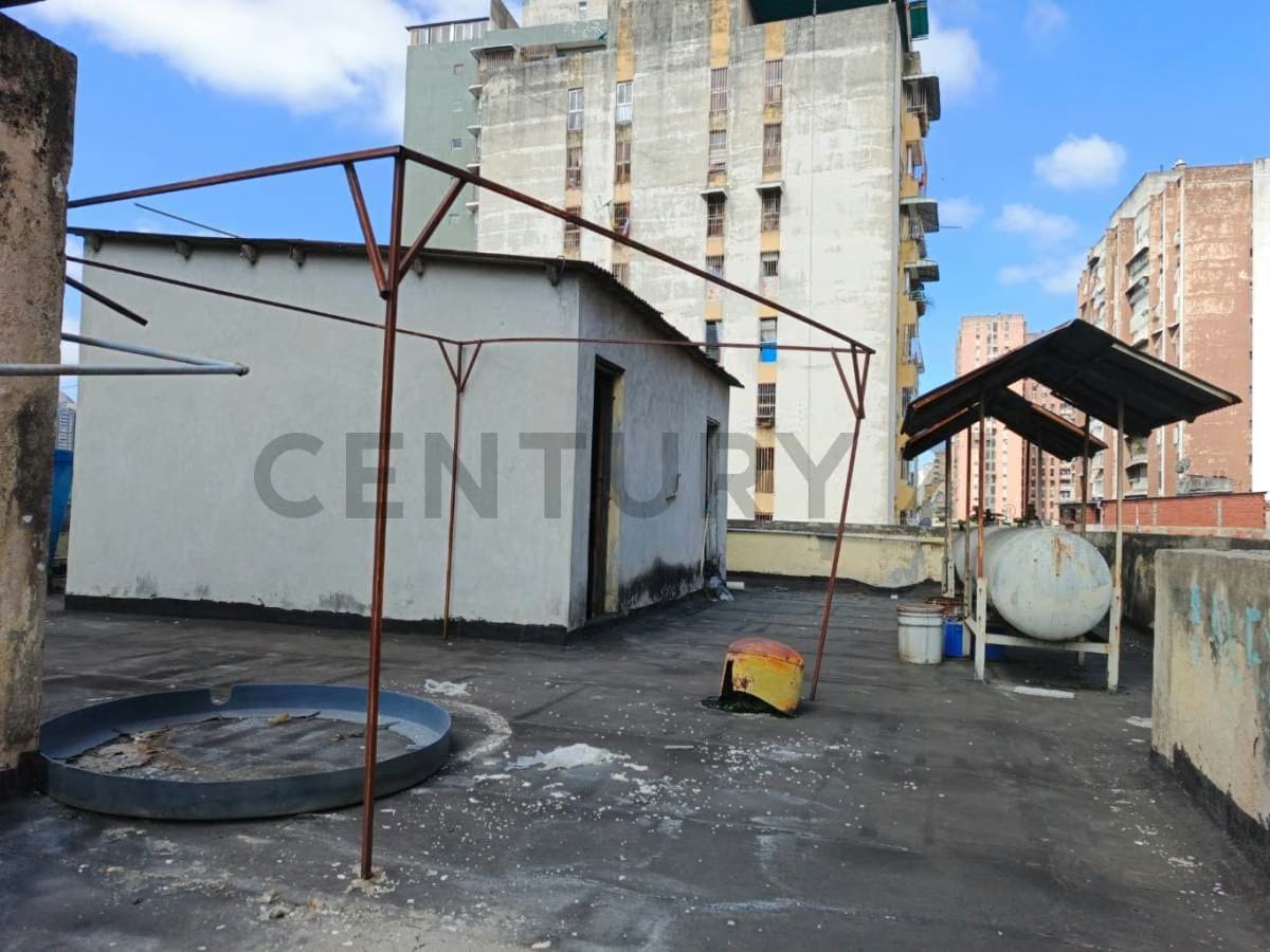 MUN. LIBERTADOR, Edificio Comercial en Venta, Prroquia Santa Rosalia CARACAS - 21