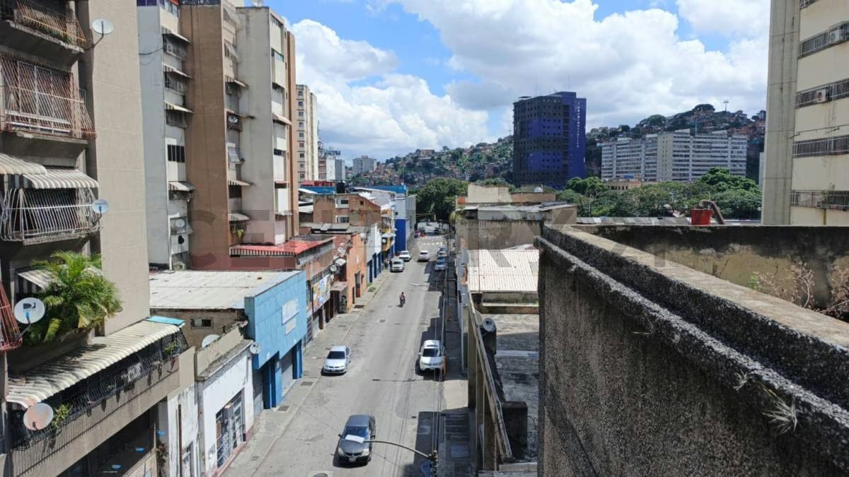MUN. LIBERTADOR, Edificio Comercial en Venta, Prroquia Santa Rosalia CARACAS - 22
