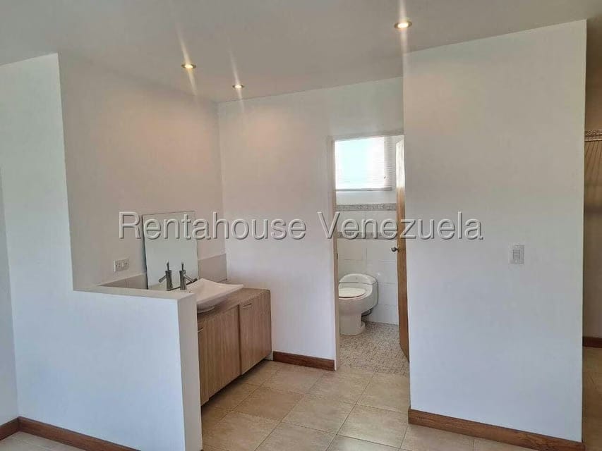 Casa (Multipes Niveles) en Venta en Lomas del Halcon, Distrito Metropolitano - 13