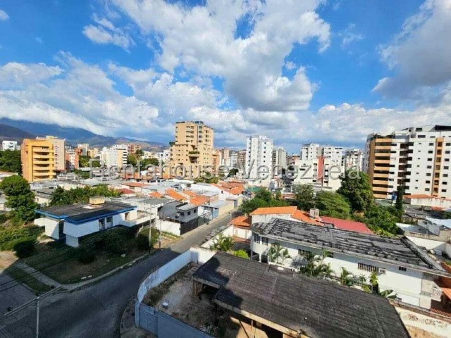 Apartamento en Venta en Las Delicias Maracay - 3