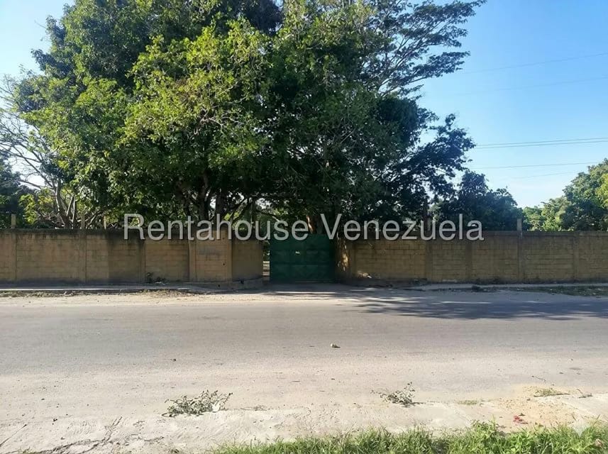 Terreno (Finca) en Venta en Santa Lucia, Miranda