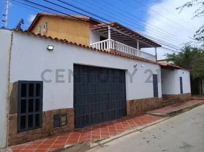 Casa Dúplex en Venta: Exclusividad y Confort en Urbanización Mundo Nuevo. - 2