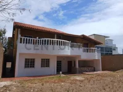 Casa Dúplex en Venta: Exclusividad y Confort en Urbanización Mundo Nuevo. - 3