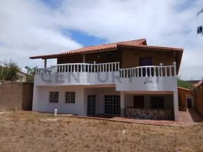 Casa Dúplex en Venta: Exclusividad y Confort en Urbanización Mundo Nuevo. - 4