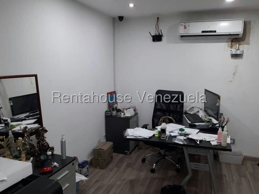 Comercial (Local Comercial) en Alquiler en Parroquia Catedral, Distrito Metropolitano - 14