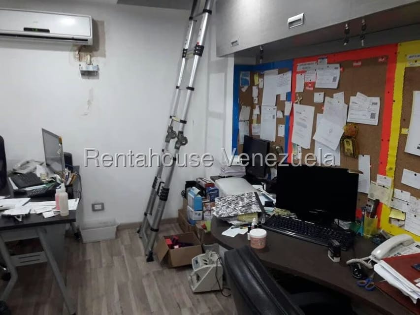 Comercial (Local Comercial) en Alquiler en Parroquia Catedral, Distrito Metropolitano - 17