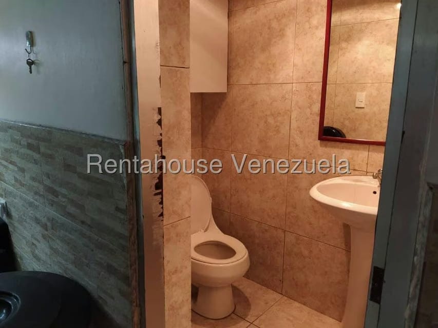 Comercial (Local Comercial) en Alquiler en Parroquia Catedral, Distrito Metropolitano - 10