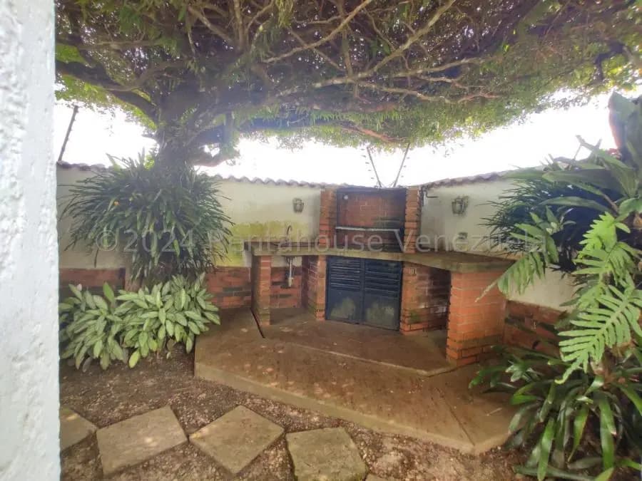 Casa en Venta en Lomas de La Lagunita Caracas - 2