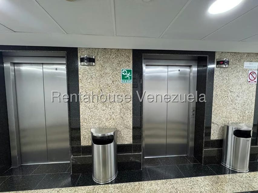 Comercial (Oficina) en Venta en El Hatillo, Distrito Metropolitano - 2