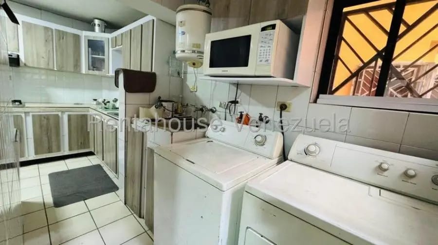 Apartamento en Alquiler en Madre Maria de San José Maracay - 4